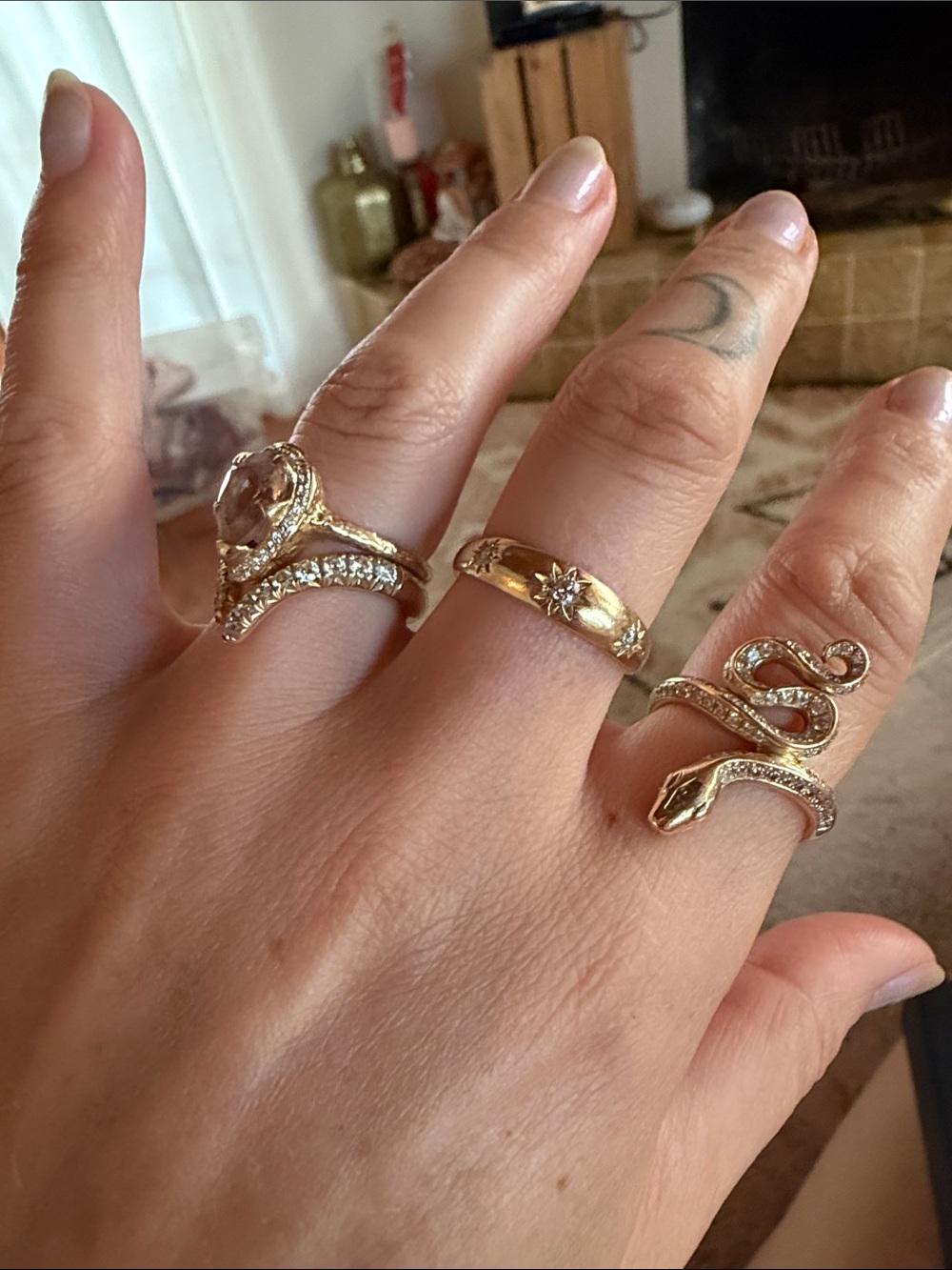 Logan Hollowell 14k yellow Gold white diamonds star set rounded Band ring 8 - Picture 4 of 10